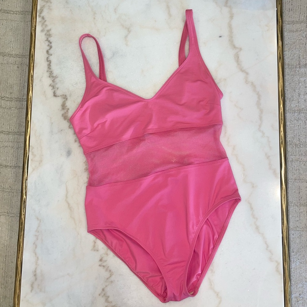 La Blanca one piece mesh midsection swimsuit🌻